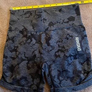 Gymshark seamless black camo tye-dye biker shorts women’s size small